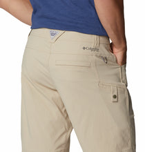 Muat gambar ke Galeri viewer, Columbia Men&#39;s Blood And Guts Stretch Short
