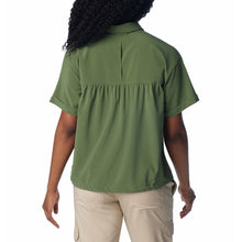 Load image into Gallery viewer, Columbia Women&#39;s Boundless Trek Short Sleeve Button Up
